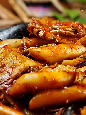 포토 JPG 그릇 음식 디저트 실내 근접촬영 사람없음 세로 떡볶이 안주 해물떡볶음 해물떡볶이 국내포토 식기 뷰포인트 내부 분식 볶음 파일형식