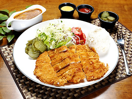 포토 JPG 그릇 접시 음식 포크 잎 방울토마토 밥 나뭇잎 실내 사람없음 가로 샐러드 튀김 돈가스 안주 피클 종지 일본음식 국내포토 식물 식기 토마토 내부 커틀릿 절임 파일형식