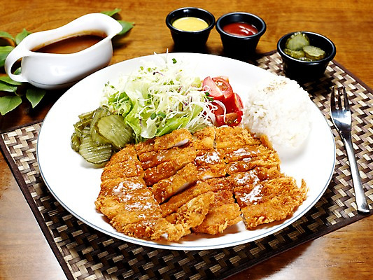 포토 JPG 그릇 접시 음식 포크 잎 방울토마토 밥 나뭇잎 실내 사람없음 가로 샐러드 튀김 돈가스 안주 피클 종지 일본음식 국내포토 식물 식기 토마토 내부 커틀릿 절임 파일형식