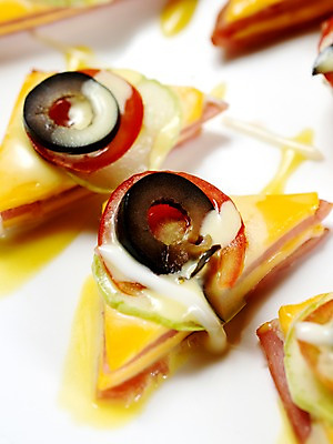 포토 JPG 음식 방울토마토 오이 치즈 실내 근접촬영 사람없음 세로 카나페 안주 올리브 국내포토 열매 뷰포인트 토마토 채소 유제품 서양음식 내부 파일형식