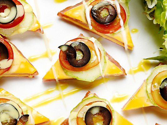 포토 JPG 음식 방울토마토 오이 치즈 실내 사람없음 가로 샐러드 카나페 안주 올리브 국내포토 열매 토마토 채소 유제품 서양음식 내부 파일형식