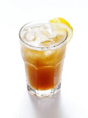 포토 JPG 음료 음식 술잔 잔 한잔 주류 실내 누끼 사람없음 세로 얼음 칵테일 레몬 칵테일잔 레몬장식 국내포토 자연요소 1 식기 과일 내부 장식 파일형식