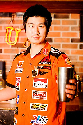 포토 JPG 직업 남자 벽 유니폼 술잔 벽돌 잔 실내 한명 사람 동양인 손짓 상반신 20대 성인 세로 칵테일 바 선술집 술집 네온 바텐더 칵테일바 칵테일쇼 남자만 남자한명만 성인남자만 청년만 청년남자만 청년남자한명만 성인한명만 성인남자한명만 성인만 국내포토 1 식기 옷 모션 주류 인종 청년 내부 쇼 파일형식