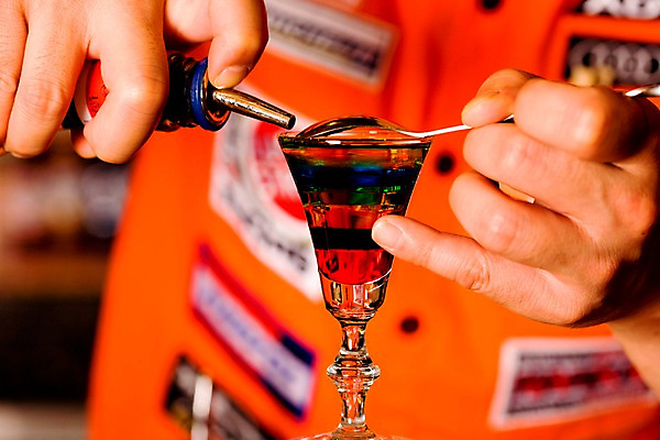 포토 JPG 직업 손 남자 유니폼 술잔 잔 실내 한명 사람 동양인 손짓 근접촬영 20대 성인 가로 칵테일 바 선술집 술집 칵테일잔 바텐더 칵테일바 칵테일쇼 주조 남자만 남자한명만 성인남자만 청년만 청년남자만 청년남자한명만 성인한명만 성인남자한명만 성인만 국내포토 1 식기 옷 뷰포인트 모션 주류 인종 청년 내부 신체부위 쇼 파일형식