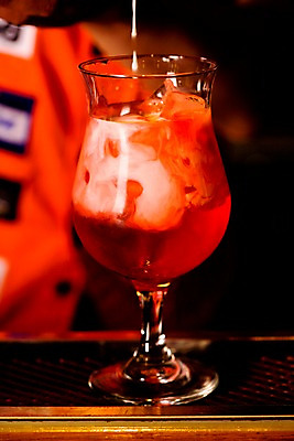 포토 JPG 음식 술잔 잔 주류 실내 근접촬영 사람없음 세로 칵테일 칵테일잔 칵테일바 국내포토 식기 음료 뷰포인트 내부 선술집 파일형식