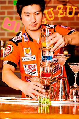 포토 JPG 직업 남자 벽 유니폼 술잔 탁자 벽돌 잔 실내 한명 사람 동양인 손짓 상반신 20대 성인 세로 얼음 칵테일 바 선술집 술집 묘기 칵테일잔 네온 쇼 바텐더 칵테일바 칵테일쇼 남자만 남자한명만 성인남자만 청년만 청년남자만 청년남자한명만 성인한명만 성인남자한명만 성인만 국내포토 자연요소 1 식기 옷 가구 모션 주류 인종 청년 내부 파일형식