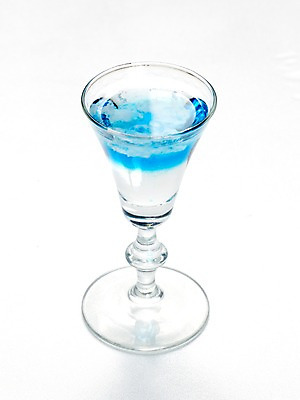 포토 JPG 음식 술잔 잔 주류 실내 누끼 사람없음 세로 칵테일 칵테일잔 블루스카이 국내포토 식기 음료 내부 파일형식