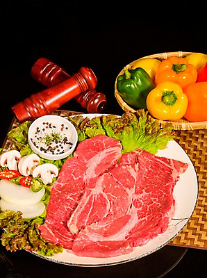 포토 JPG 그릇 접시 채소 식재료 고추 양파 파프리카 실내 생고기 육류 돼지고기 사람없음 세로 바구니 버섯 상추 홍고추 양념통 양송이 풋고추 등심스테이크용 국내포토 식기 통 내부 양념 파일형식