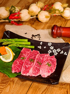 포토 JPG 그릇 접시 채소 식재료 실내 마늘 생고기 육류 사람없음 목재 세로 당근 소고기 천 레몬 아스파라거스 나무바닥 깻잎 양념통 한우 후추 후추통 마늘꾸러미 원목무늬 특수부위 파슬리가루 허브가루 국내포토 나무 식기 무늬 과일 재료 바닥 뿌리채소 통 내부 직물 양념 가루 향신료 부위 파일형식