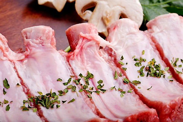 포토 JPG 식재료 실내 생고기 육류 돼지고기 근접촬영 사람없음 가로 버섯 양송이 등갈비 파슬리가루 허브가루 국내포토 뷰포인트 내부 가루 파일형식