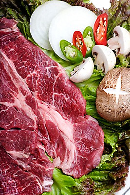 포토 JPG 접시 채소 식재료 고추 양파 실내 생고기 육류 근접촬영 사람없음 세로 버섯 소고기 상추 홍고추 양송이 한우 풋고추 안심 국내포토 식기 뷰포인트 내부 파일형식