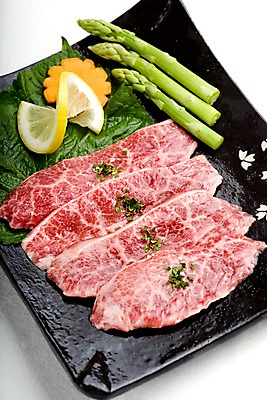 포토 JPG 그릇 접시 채소 식재료 실내 생고기 육류 사람없음 세로 당근 소고기 레몬 아스파라거스 깻잎 한우 특수부위 파슬리가루 허브가루 국내포토 식기 과일 뿌리채소 내부 가루 부위 파일형식