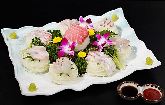 포토 JPG 그릇 접시 꽃 음식 검은배경 실내 파슬리 어류 요리 사람없음 장식 새싹 생선회 해산물 종지 일본음식 국내포토 식물 식기 백그라운드 채소 내부 검은색 수중동물 회 파일형식