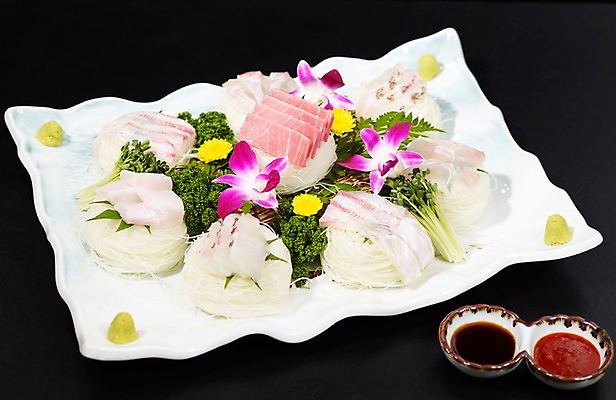 포토 JPG 그릇 접시 꽃 음식 검은배경 실내 파슬리 어류 요리 사람없음 장식 새싹 생선회 해산물 종지 일본음식 국내포토 식물 식기 백그라운드 채소 내부 검은색 수중동물 회 파일형식