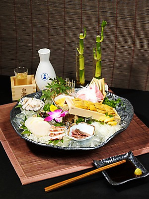 포토 JPG 그릇 접시 꽃 아시아 음식 외국문화 단풍 술잔 젓가락 술병 조개 잔 국화 실내 파슬리 요리 사람없음 장식 얼음 해조류 해산물 대나무 간장 종지 문어 호접란 전복 사케 개불 나무발 멍게 모듬 성게알 일본음식 국내포토 자연요소 나무 식물 식기 나라 문화 잎 채소 병_용기 어패류 연체동물 주류 수저 내부 알 바다동물 수중동물 양념 해양식물 해물 파일형식