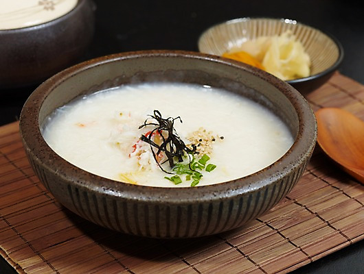 포토 JPG 아시아 음식 외국문화 실내 요리 사람없음 숟가락 단무지 죽 락교 게살죽 나무발 일본음식 국내포토 나라 문화 수저 내부 염교 파일형식