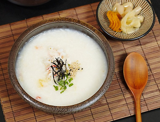 포토 JPG 아시아 음식 외국문화 실내 요리 근접촬영 사람없음 숟가락 단무지 죽 락교 게살죽 나무발 일본음식 국내포토 나라 문화 뷰포인트 수저 내부 염교 파일형식