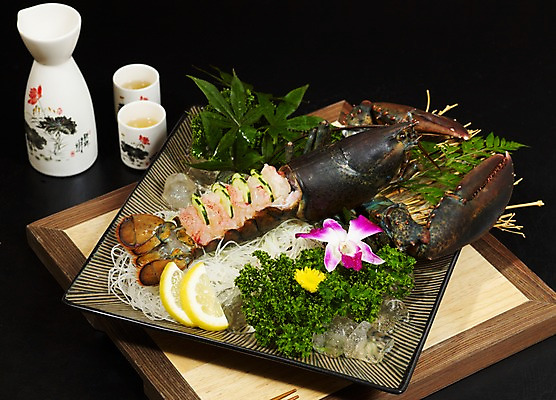 포토 JPG 그릇 접시 꽃 음식 단풍 술잔 술병 잔 국화 실내 파슬리 요리 사람없음 장식 얼음 해물요리 바닷가재 레몬 해산물 호접란 사케 랍스터사시미 싸리나무 일본음식 국내포토 자연요소 나무 식물 식기 잎 채소 과일 병_용기 주류 내부 가재 파일형식