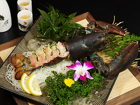 포토 JPG 그릇 접시 꽃 음식 단풍 술잔 술병 잔 국화 실내 파슬리 요리 사람없음 장식 얼음 해물요리 바닷가재 레몬 해산물 호접란 사케 랍스터사시미 싸리나무 일본음식 국내포토 자연요소 나무 식물 식기 잎 채소 과일 병_용기 주류 내부 가재 파일형식