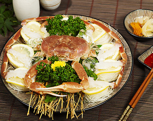 포토 JPG 그릇 접시 꽃 아시아 음식 외국문화 단풍 절지류 술잔 젓가락 술병 잔 국화 실내 파슬리 갑각류 요리 사람없음 장식 해물요리 게 레몬 해산물 단무지 종지 락교 대게 나무발 대게회 싸리나무 일본음식 국내포토 나무 식물 동물 식기 나라 문화 잎 채소 과일 병_용기 주류 수저 내부 회 염교 파일형식