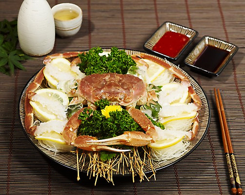 포토 JPG 그릇 접시 꽃 아시아 음식 외국문화 단풍 절지류 술잔 젓가락 술병 잔 국화 실내 파슬리 갑각류 요리 사람없음 장식 해물요리 게 레몬 해산물 종지 사케 대게 나무발 대게회 싸리나무 일본음식 국내포토 나무 식물 동물 식기 나라 문화 잎 채소 과일 병_용기 주류 수저 내부 회 파일형식