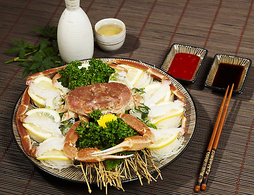 포토 JPG 그릇 접시 아시아 음식 외국문화 단풍 절지류 술잔 젓가락 술병 잔 실내 파슬리 갑각류 요리 사람없음 장식 해물요리 게 레몬 해산물 종지 사케 대게 나무발 대게회 싸리나무 일본음식 국내포토 나무 동물 식기 나라 문화 잎 채소 과일 병_용기 주류 수저 내부 회 파일형식