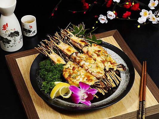 포토 JPG 그릇 접시 꽃 아시아 음식 외국문화 절지류 술잔 젓가락 술병 잔 새우 실내 파슬리 갑각류 요리 사람없음 장식 해물요리 벚꽃 레몬 대하 해산물 호접란 사케 홍매화 싸리나무 왕새우버터구이 일본음식 국내포토 나무 식물 동물 식기 나라 문화 채소 과일 병_용기 주류 수저 내부 구이 매화 파일형식