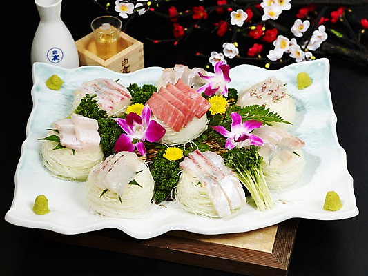 포토 JPG 그릇 접시 꽃 아시아 음식 외국문화 단풍 술잔 술병 잔 국화 실내 파슬리 요리 사람없음 장식 해물요리 생선회 벚꽃 해산물 호접란 사케 홍매화 일본음식 국내포토 식물 식기 나라 문화 잎 채소 병_용기 주류 내부 회 매화 파일형식