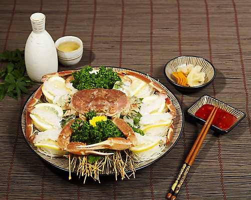 포토 JPG 그릇 접시 꽃 아시아 음식 외국문화 절지류 술잔 젓가락 술병 잔 국화 실내 파슬리 갑각류 요리 사람없음 장식 해물요리 게 레몬 해산물 단무지 종지 락교 사케 대게 나무발 대게회 싸리나무 일본음식 국내포토 나무 식물 동물 식기 나라 문화 채소 과일 병_용기 주류 수저 내부 회 염교 파일형식