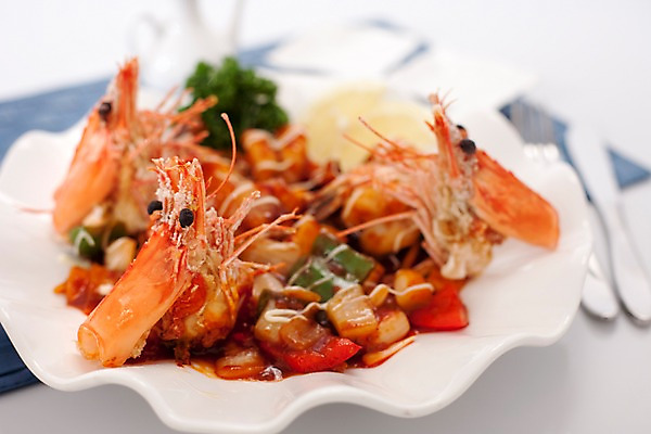 포토 JPG 스튜디오촬영 그릇 접시 아시아 음식 외국문화 포크 절지류 새우 파슬리 갑각류 요리 사람없음 해물요리 나이프 레몬 대하 해산물 왕새우칠리소스요리 일본음식 국내포토 동물 식기 나라 문화 채소 과일 실내 칼 파일형식