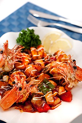 포토 JPG 스튜디오촬영 그릇 접시 아시아 음식 외국문화 포크 절지류 새우 파슬리 갑각류 요리 사람없음 해물요리 나이프 레몬 대하 해산물 왕새우칠리소스요리 일본음식 국내포토 동물 식기 나라 문화 채소 과일 실내 칼 파일형식