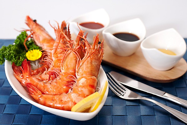 포토 JPG 스튜디오촬영 그릇 접시 꽃 아시아 음식 포크 절지류 새우 국화 파슬리 갑각류 요리 사람없음 장식 해물요리 나이프 대하 해산물 찜 종지 왕새우찜 일본음식 국내포토 식물 동물 식기 나라 채소 실내 칼 파일형식