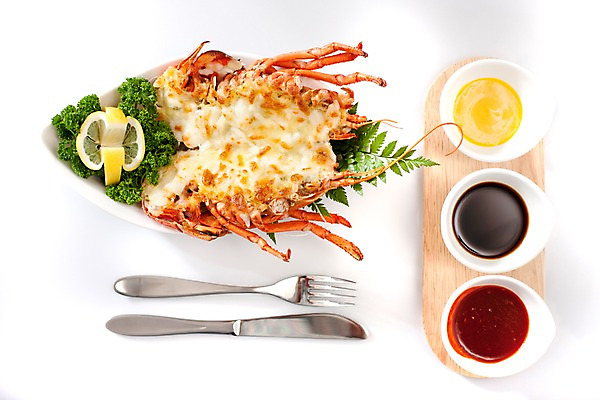 포토 JPG 스튜디오촬영 그릇 접시 음식 포크 파슬리 요리 사람없음 하이앵글 해물요리 나이프 바닷가재 구이 레몬 해산물 종지 랍스터버터구이 국내포토 식기 뷰포인트 채소 과일 실내 칼 가재 파일형식