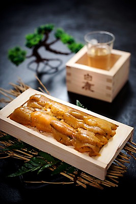 포토 JPG 아시아 음식 외국문화 술잔 실내 요리 사람없음 아웃포커스 해조류 해산물 사케 모듬 성게알 싸리나무 일본음식 국내포토 나무 나라 문화 잔 주류 촬영기법 내부 알 해양식물 파일형식