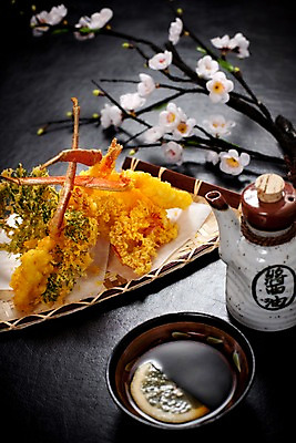 포토 JPG 그릇 접시 꽃 아시아 음식 외국문화 실내 요리 사람없음 장식 튀김 벚꽃 레몬 간장 종지 모듬튀김 일본음식 국내포토 식물 식기 나라 문화 과일 내부 양념 파일형식