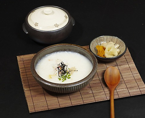 포토 JPG 그릇 아시아 음식 외국문화 실내 요리 사람없음 숟가락 일본 냄비 단무지 죽 락교 게살죽 나무발 일본음식 국내포토 식기 나라 문화 수저 내부 솥 염교 파일형식