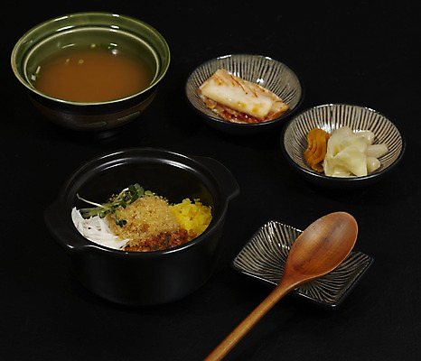 포토 JPG 그릇 아시아 음식 외국문화 밥 김치 실내 요리 사람없음 숟가락 일본 단무지 락교 미소된장국 알밥 일본음식 국내포토 식기 나라 문화 한식 수저 내부 염교 파일형식