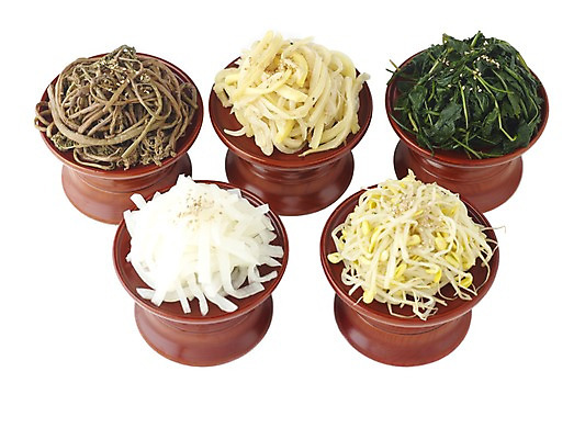 포토 JPG 스튜디오촬영 한국문화 한국전통 한식 음식 한국 실내 누끼 사람없음 상차림 제사 전통의례 나물 제기_제사 콩나물 제사상 제사음식 무침 고사리 도라지나물 무나물 취나물 산나물 국내포토 동양문화 전통 아시아 채소 내부 전통음식 제사용품 파일형식