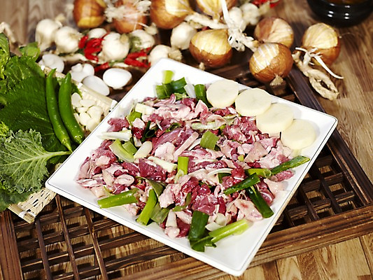 포토 JPG 그릇 접시 채소 식재료 고추 양파 감자 실내 마늘 생고기 육류 사람없음 목재 가로 버섯 나무틀 쌈 나무바닥 홍고추 깻잎 풋고추 파 오리고기 나무창틀 마늘꾸러미 양파꾸러미 오리구이 오리로스 원목무늬 저민마늘 국내포토 나무 식기 무늬 재료 바닥 오리 틀 내부 구이 창틀 파일형식