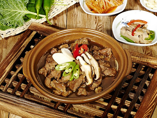 포토 JPG 그릇 접시 음식 채소 식재료 고추 반찬 김치 실내 육류 돼지고기 사람없음 목재 가로 버섯 나무틀 쌈 나무바닥 홍고추 정식 풋고추 갈비찜 나무창틀 원목무늬 국내포토 나무 식기 한식 무늬 재료 바닥 틀 내부 찜 갈비 창틀 파일형식