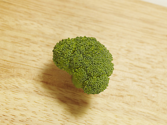 포토 JPG 스튜디오촬영 컬러 채소 식재료 도마 실내 근접촬영 사람없음 가로 초록색 하이앵글 브로콜리 컬러푸드 나무도마 국내포토 뷰포인트 주방용품 내부 목재 파일형식