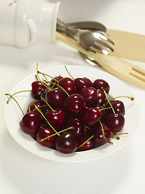 포토 JPG 스튜디오촬영 식물 그릇 접시 컬러 포크 과일 실내 사람없음 빨간색 세로 체리 컬러푸드 수저통 국내포토 식기 내부 파일형식