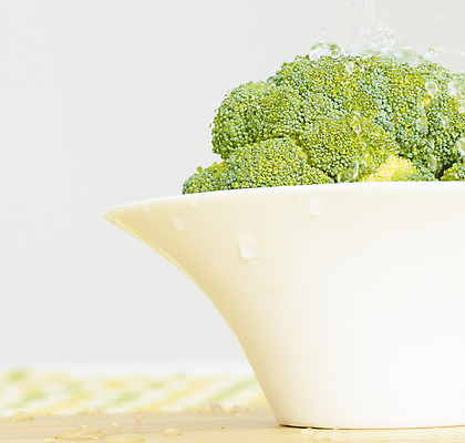 포토 JPG 스튜디오촬영 그릇 컬러 채소 식재료 실내 사람없음 가로 초록색 물 흐름 물방울 브로콜리 컬러푸드 국내포토 자연요소 식기 컨셉 내부 파일형식