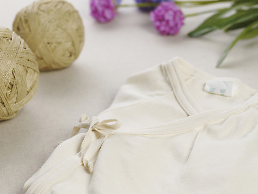 포토 JPG 스튜디오촬영 옷 꽃 리본 실내 사람없음 장식 가로 아기용품 끈 매듭 유아복 노끈 배냇저고리 신생아옷 국내포토 식물 줄 내부 오브젝트 파일형식