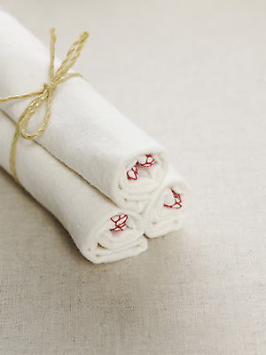 포토 JPG 스튜디오촬영 옷 실내 근접촬영 사람없음 세로 아기용품 끈 다발 묶기 손수건 노끈 국내포토 줄 뷰포인트 모션 내부 오브젝트 파일형식