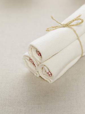 포토 JPG 스튜디오촬영 옷 실내 근접촬영 사람없음 세로 아기용품 끈 다발 묶기 손수건 노끈 국내포토 줄 뷰포인트 모션 내부 오브젝트 파일형식