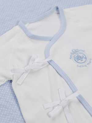 포토 JPG 스튜디오촬영 옷 리본 실내 사람없음 세로 아기용품 매듭 유아복 배냇저고리 신생아옷 국내포토 내부 오브젝트 파일형식