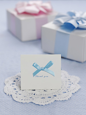 포토 JPG 스튜디오촬영 리본 문구용품 실내 사람없음 장식 세로 선물상자 상자 아기용품 축하카드 국내포토 카드프레임 카드_감사 프레임 선물 내부 오브젝트 파일형식