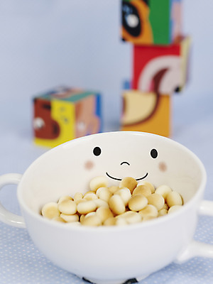 포토 JPG 스튜디오촬영 그릇 음식 실내 사람없음 아웃포커스 세로 장난감 놀이용품 쿠키 과자 아기용품 사발 이유식 이유식과자 믹싱볼 국내포토 식기 디저트 촬영기법 내부 사기그릇 오브젝트 파일형식