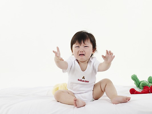 포토 JPG 스튜디오촬영 전신 여자 딸 인형 실내 한명 사람 앉기 동양인 손짓 가로 한국인 아기 울음 눈물 여자만 여자한명만 아기만 여자아기만 여자아기한명만 국내포토 1 감정 가족 모션 표정 인종 내부 파일형식